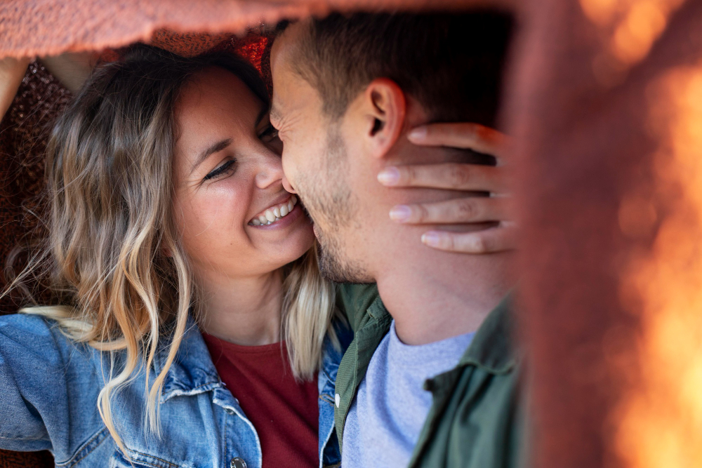 couple qui s'embrasse