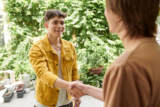 Comment faire des rencontres quand on est seul : astuces et conseils